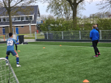 Training S.K.N.W.K. JO19-1 van donderdag 25 april 2024 (17/120)